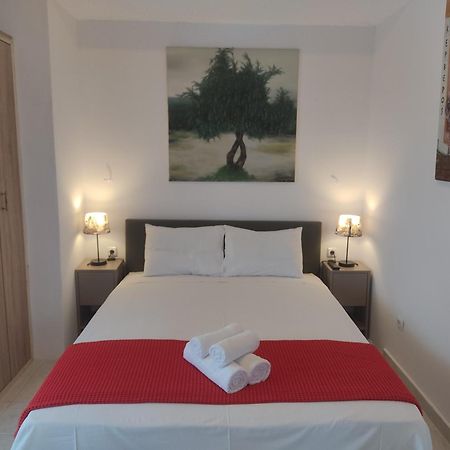 Hotel Xenonas Κithαiron Vília Esterno foto