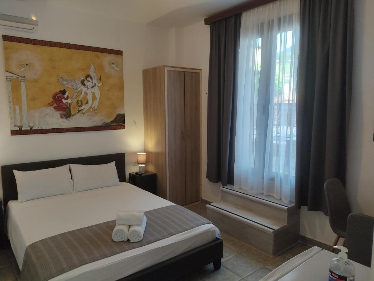 Hotel Xenonas Κithαiron Vília Esterno foto