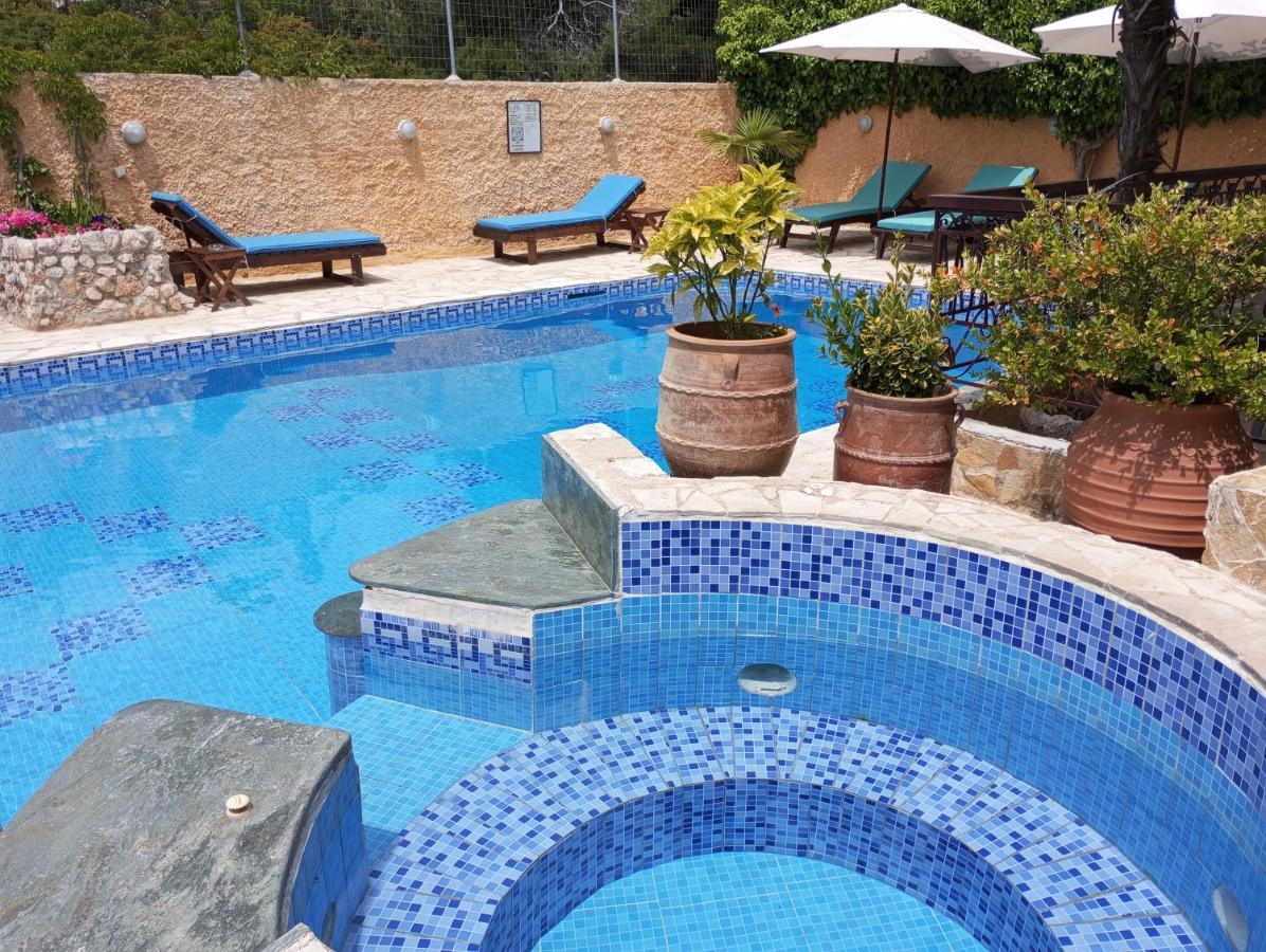 Hotel Xenonas Κithαiron Vília Esterno foto