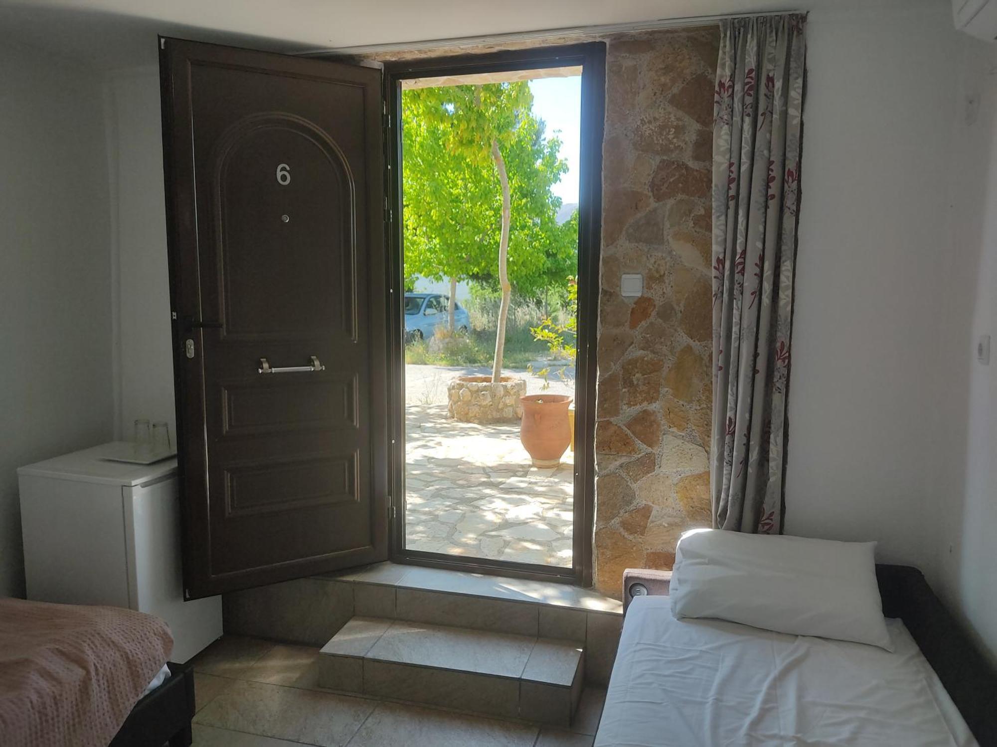 Hotel Xenonas Κithαiron Vília Esterno foto