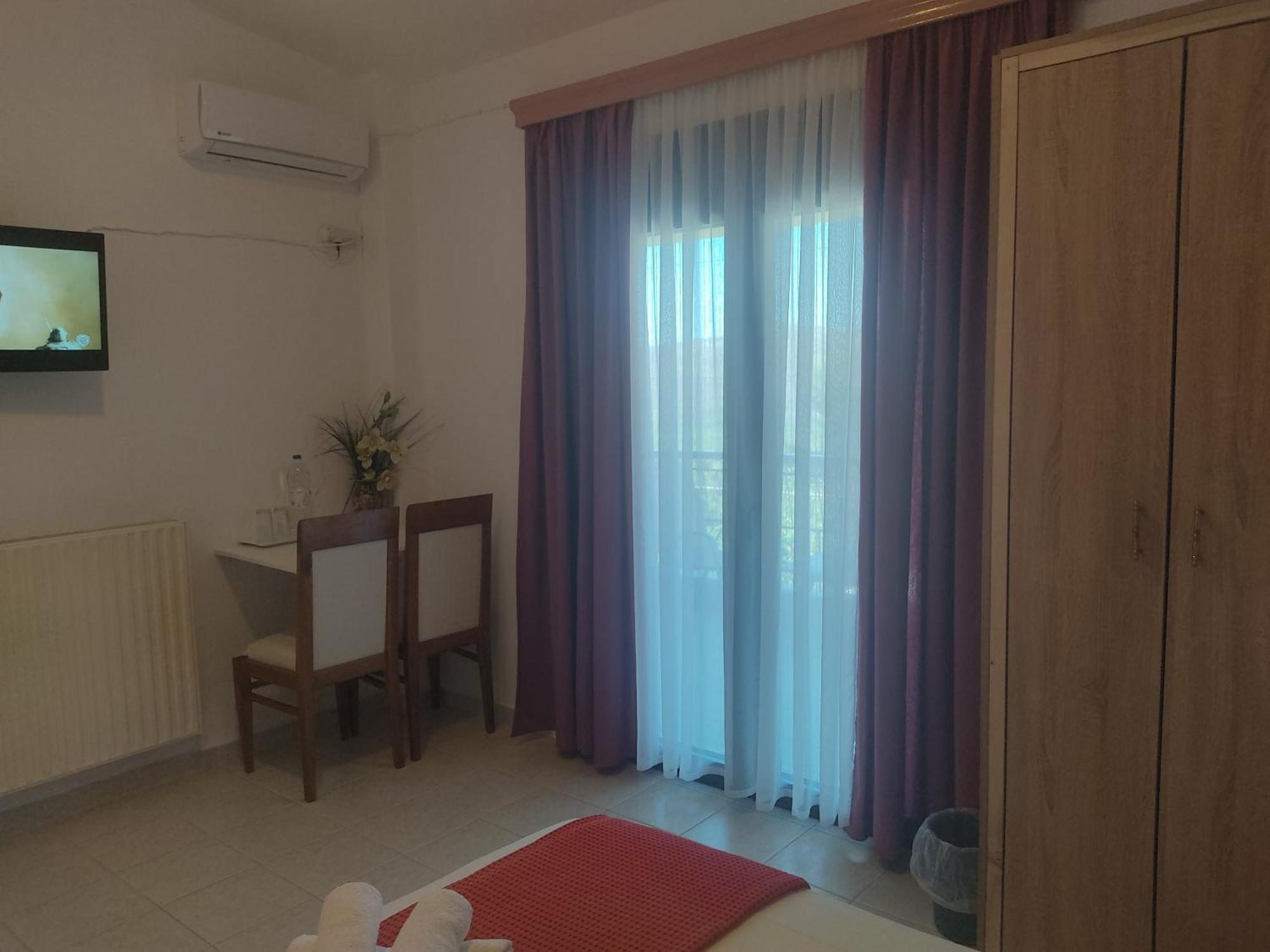 Hotel Xenonas Κithαiron Vília Esterno foto