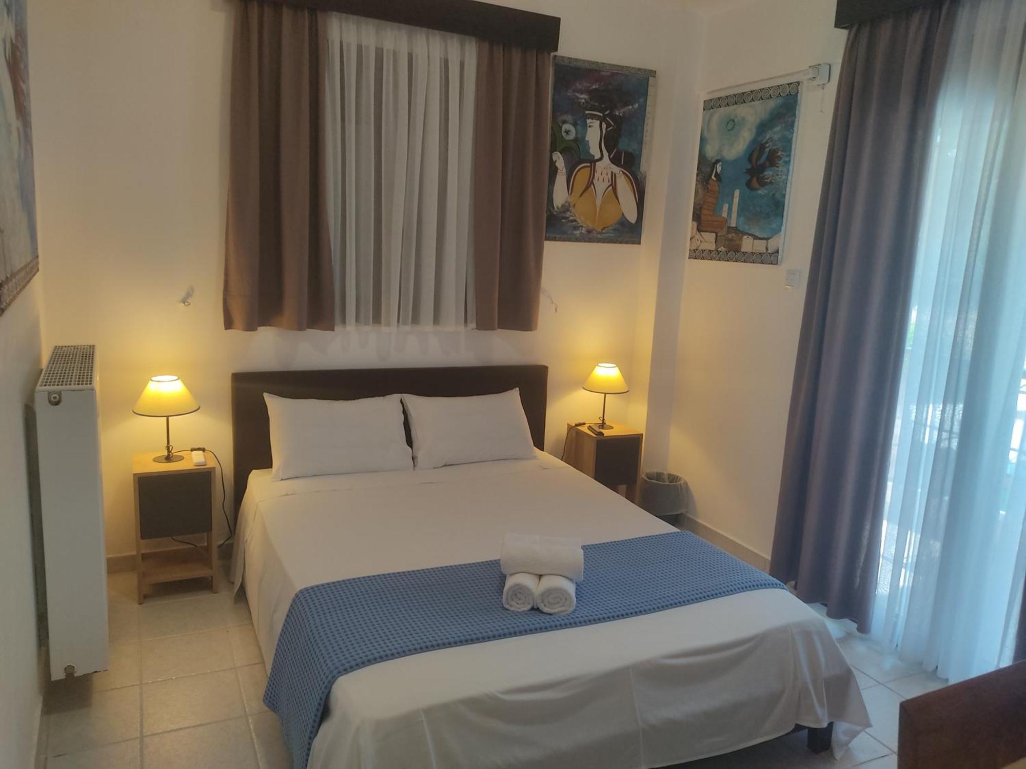Hotel Xenonas Κithαiron Vília Esterno foto