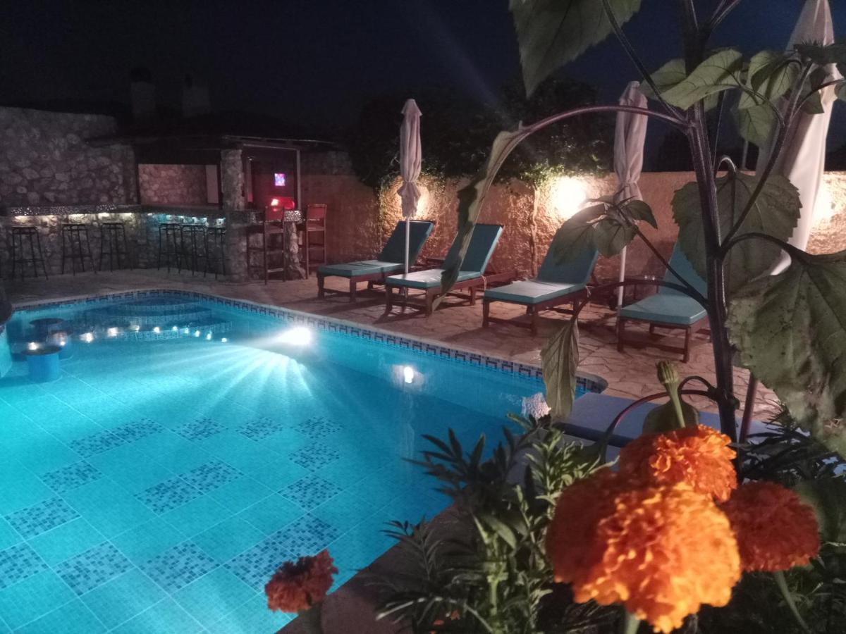 Hotel Xenonas Κithαiron Vília Esterno foto
