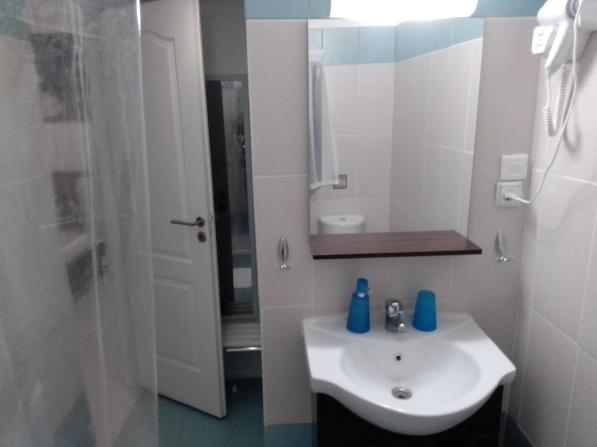 Hotel Xenonas Κithαiron Vília Esterno foto
