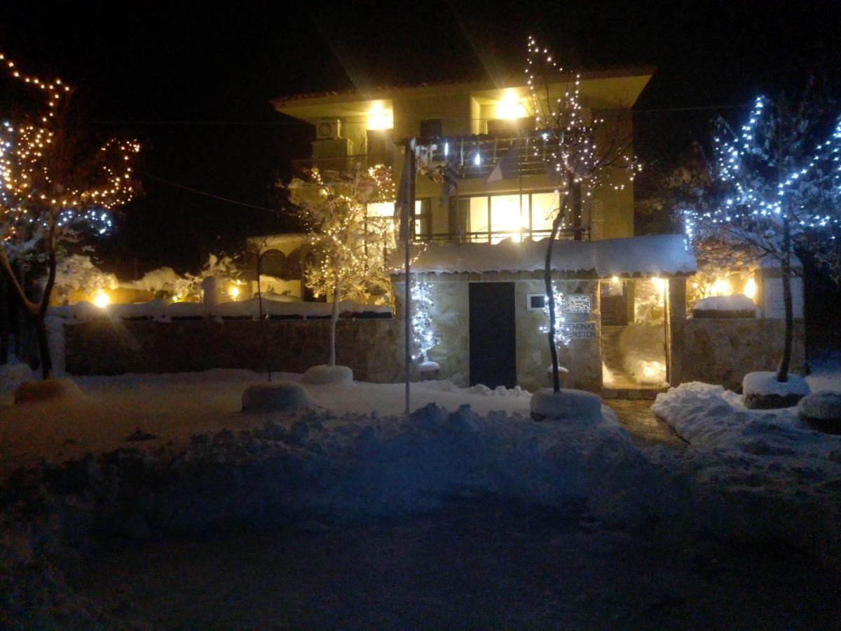 Hotel Xenonas Κithαiron Vília Esterno foto
