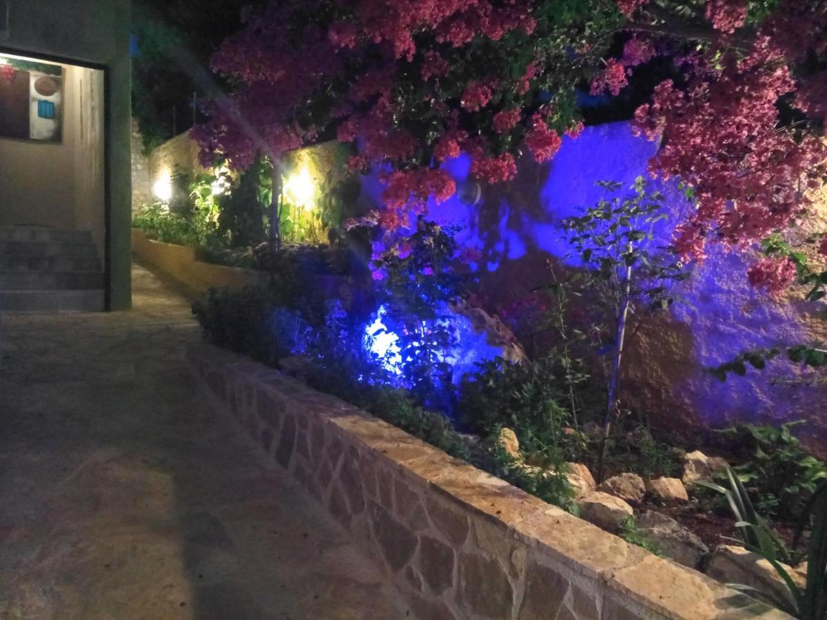 Hotel Xenonas Κithαiron Vília Esterno foto